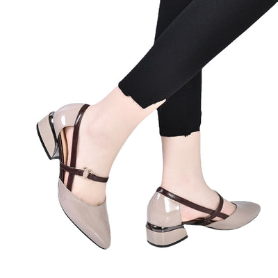 Sandalias de Tacón Cuadrado en Cuero Charol con Diseño Calado - Image 4