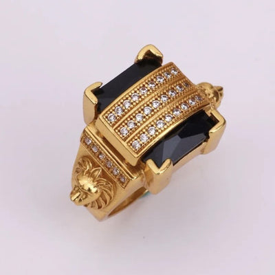 Anillo de Oro Laminado para Hombre con Diamantes Negros Incrustados