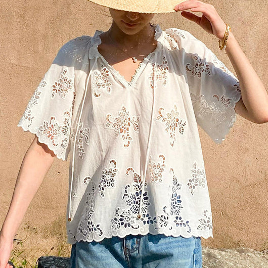 Blusa Blanca Estilo Francés con Encaje Bordado y Manga Corta - Image 3