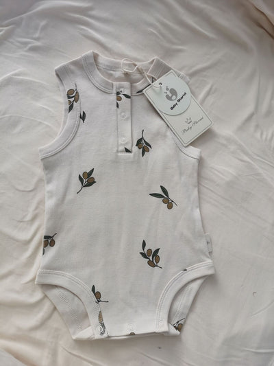 Camiseta de Algodón Estilo Nórdico con Rama de Pino Oliva - Image 6
