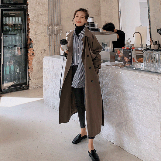 Abrigo Trench Coat Doble Botonadura con Cinturón y Detalle Cruzado en Espalda - Image 11