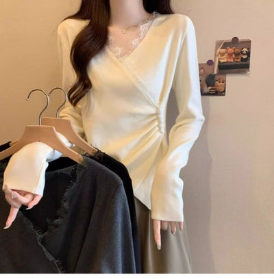 Blusa Manga Larga con Encaje Irregular y Escote en V - Image 24