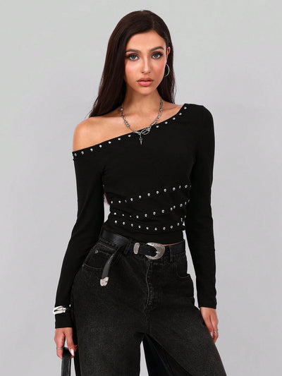 Camiseta Slim Fit con Cuello Oblicuo y Cinta Metálica Decorativa - Image 9