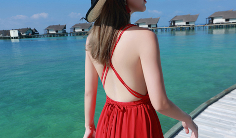 Vestido Rojo Halter de Diseño Personalizado para Mujer - Image 12