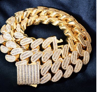 Collar Cubano Cuadrado con Cierre de Resorte Personalizado - Image 6