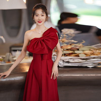 Vestido de Noche Satinado Borgoña para Compromisos y Eventos - Image 11