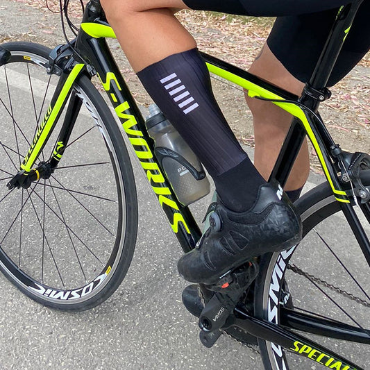 Calcetines Deportivos Transpirables para Ciclismo y Competencia - Image 2