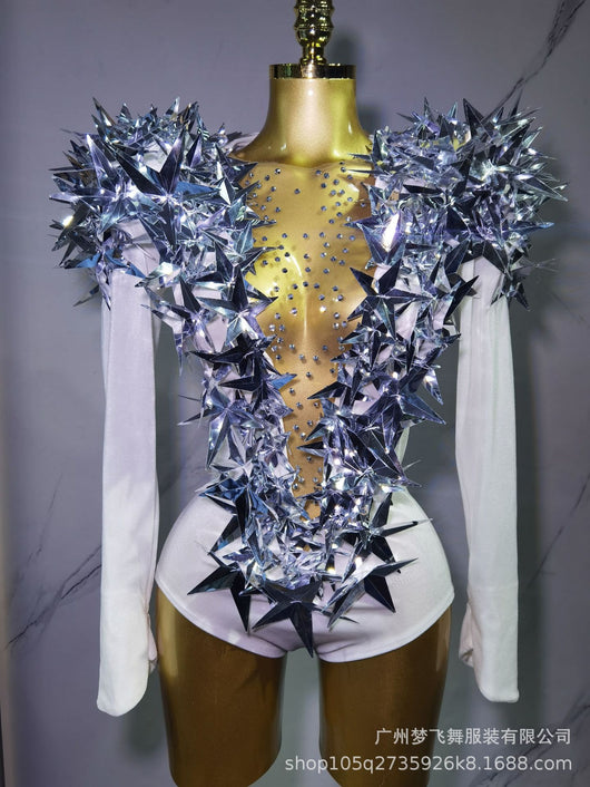 Jumpsuit Dorado con Hombreras Acolchadas y Estrella Tridimensional - Image 19