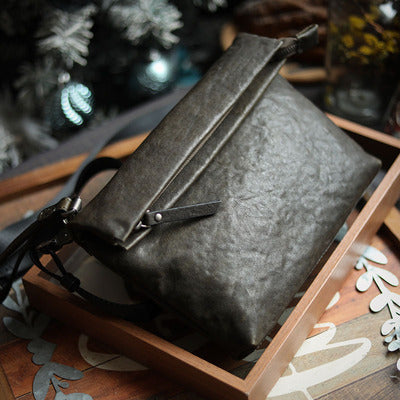Bolsa Diagonal de Cuero para Hombre - Diseño Compacto - Image 8
