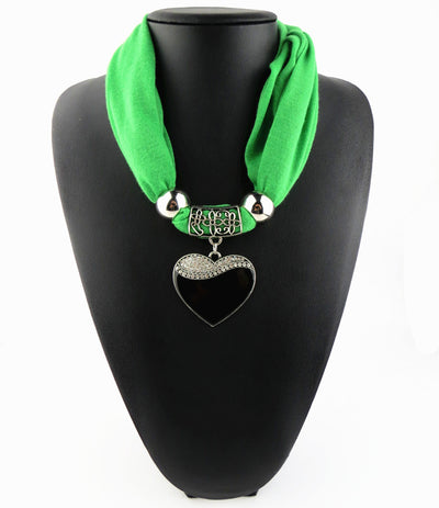 Pañuelo Elegante con Dije de Corazón para Mujer - Image 5