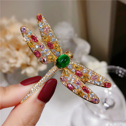 Broche Libélula de Circón Multicolor - Accesorio Elegante para Suéter