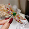 Broche Libélula de Circón Multicolor - Accesorio Elegante para Suéter
