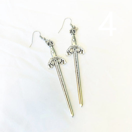 Aretes Góticos de Bronce con Diseño de Espada - Accesorios de Moda Alternativa - Image 8