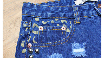 Shorts Denim Rotos Cintura Alta con Remaches y Estampado - Image 11