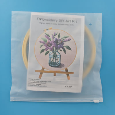 Bordado de Lirio Púrpura Artesanal - Image 6