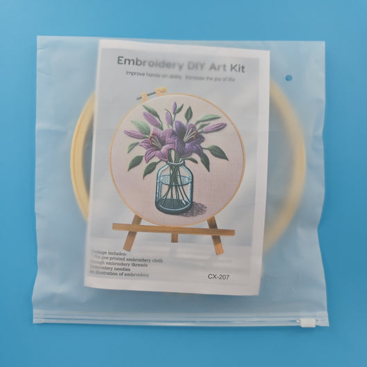 Bordado de Lirio Púrpura Artesanal - Image 6