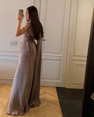 Vestido de Noche en Satén con Pliegues Elegantes - Image 8