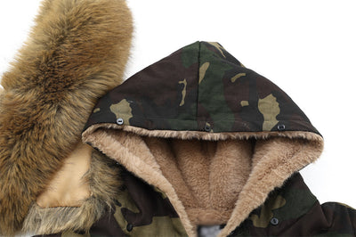 Abrigo Hoodie de Terciopelo con Bordado de Letras y Patrón Camuflaje - Image 7