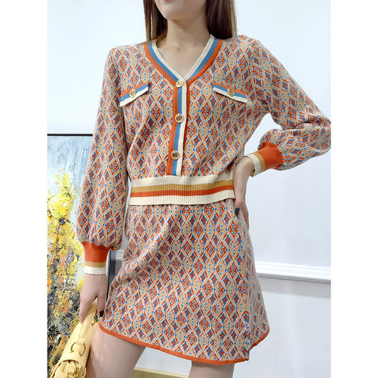 Conjunto Elegante de Suéter Escote V y Falda - Image 2