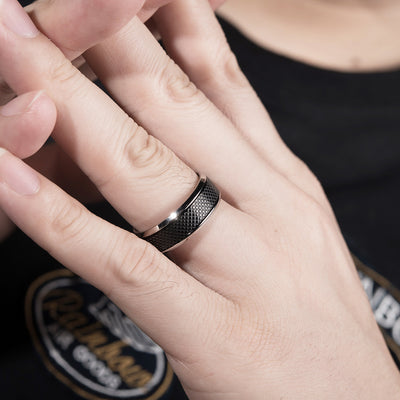 Anillo de Acero Titanio Negro para Hombre - Diseño Europeo y Americano - Image 4