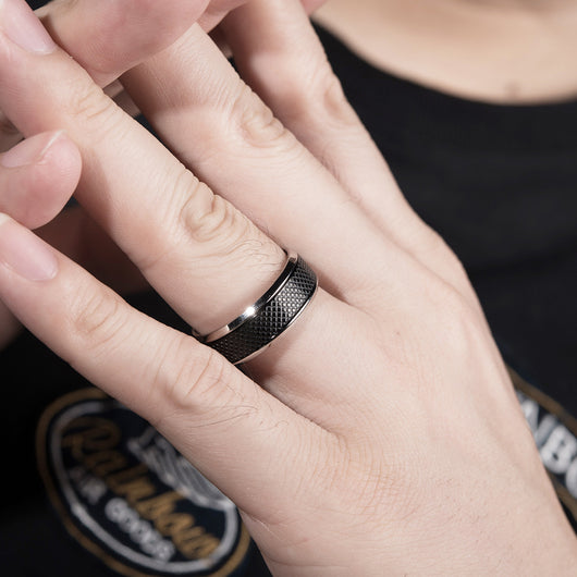 Anillo de Acero Titanio Negro para Hombre - Diseño Europeo y Americano - Image 4