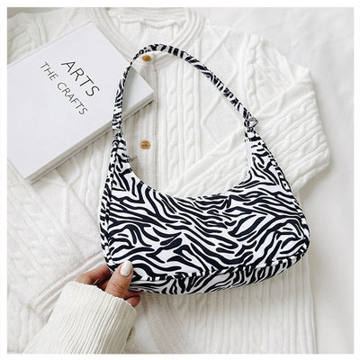 Bolsa Bandolera Pequeña Dumpling - Diseño Minimalista para Mujer - Image 9