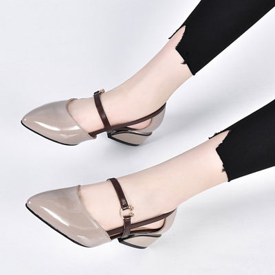 Sandalias de Tacón Cuadrado en Cuero Charol con Diseño Calado - Image 3