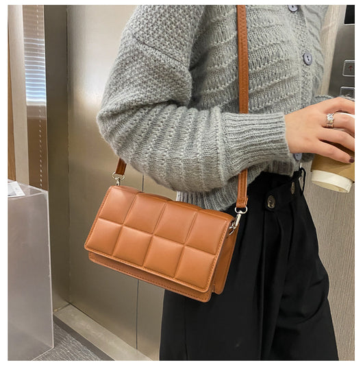 Bolsa Mensajera Portátil a Cuadros Grande - Image 10