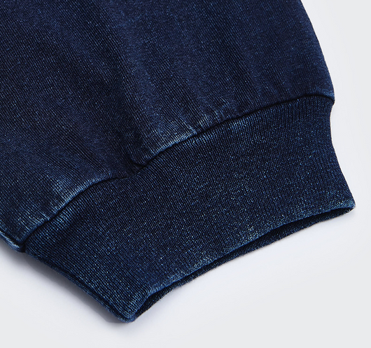 Playera Denim Azul Teñida Manga Larga con Bolsillo Decorativo para Hombre - Image 5