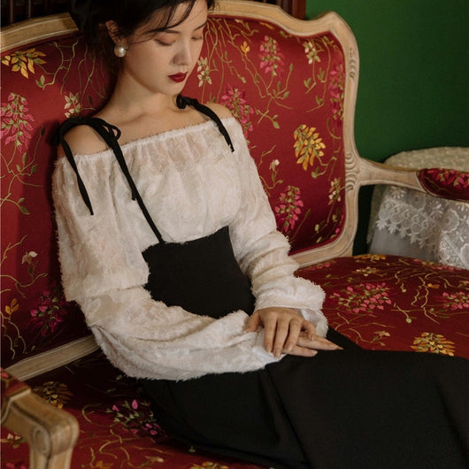 Blusa Blanca de Manga Larga con Falda de Tirantes - Image 10