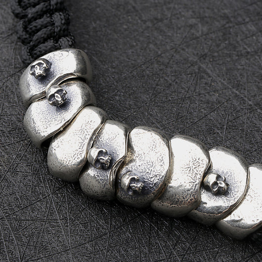 Pulsera Táctica de Paracord Plateado con Diseño Calavera - Image 4