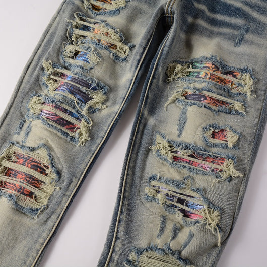 Jeans Azul Bebé Desgastado con Parches Iridiscentes para Hombre - Image 10