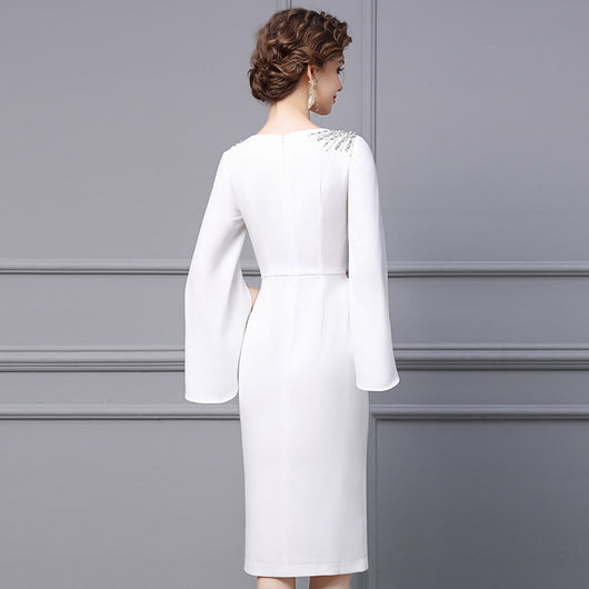 Vestido Elegante con Mangas Acampanadas y Detalles de Diamantes Incrustados - Image 21