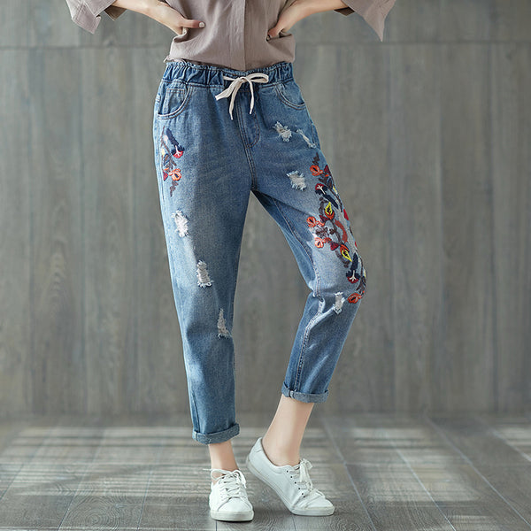 Jeans Cropped Rotos con Bordado Artístico y Cintura Elástica
