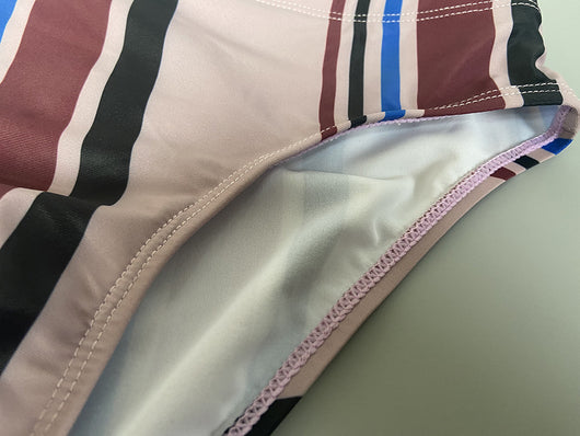 Bóxer Bikini Hombre Diseño Triangular con Rayas Atrevidas - Image 9