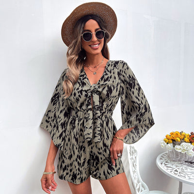 Jumpsuit Holgado con Escote V, Estampado y Detalles Recortados en Gasa - Image 11