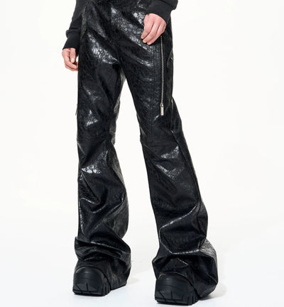 Pantalones de Cuero Texturado Negro con Corte Acampanado - Image 15