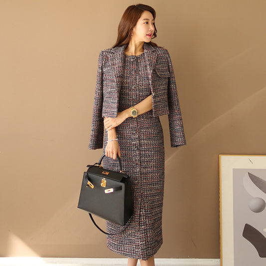 Conjunto Elegante Dos Piezas: Abrigo de Lana Ajustado y Falda Cuello Redondo