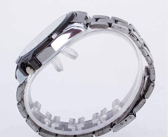Reloj Deportivo de Acero Inoxidable para Hombre con Calendario y Diseño Moderno