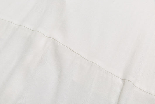 Blusa Blanca con Pliegues y Detalle Pit Strip - Image 5