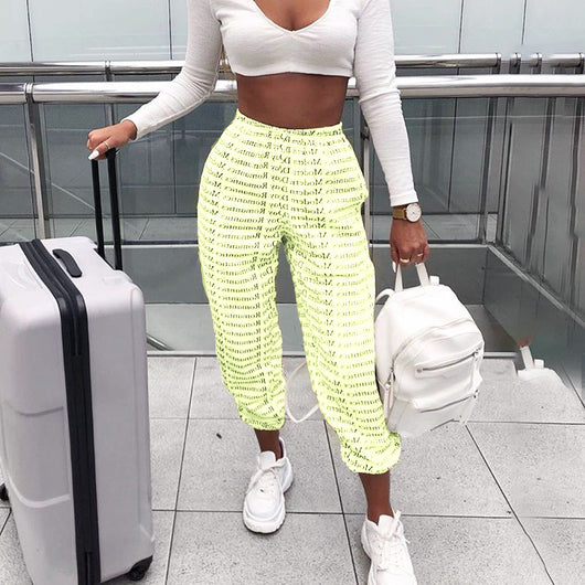 Pantalones Anchos Estilo Urbano con Estampado de Letras y Amarre - Image 9
