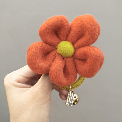 Estuche Redondo de Cuero Sintético Afelpado con Diseño de Flor - Image 5