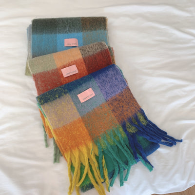 Bufanda Grande Reversible de Cuadros Arcoíris en Mohair - Image 15