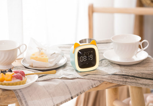 Reloj Despertador Digital con Luz Nocturna, Termómetro y Carga USB para Niños - Image 31