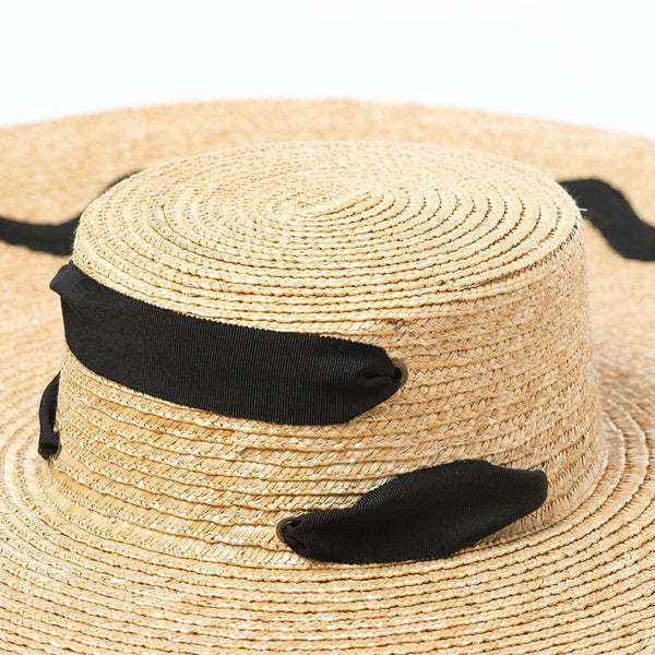 Gorra con Ala Ancha y Parche Ondulado