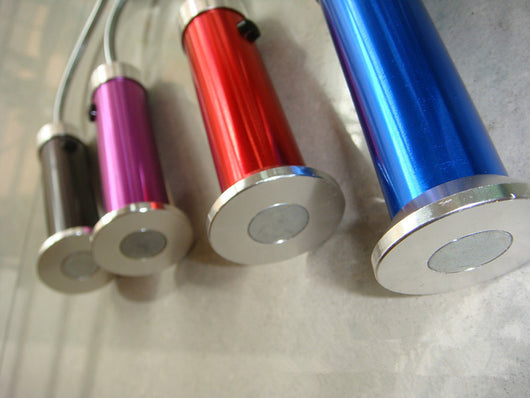 Linterna LED Magnética Multifunción con Zoom Rotativo para Asados y Reparaciones - Image 3