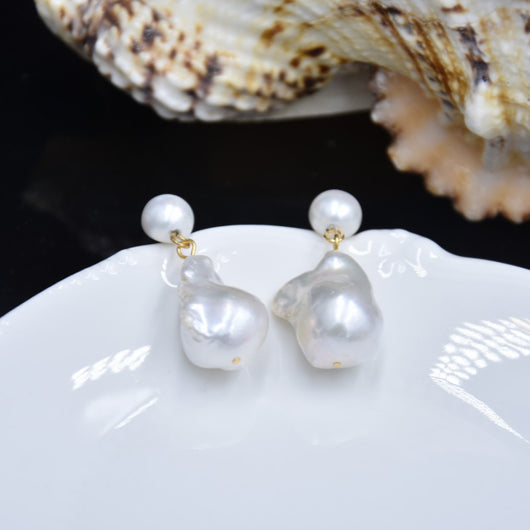 Aretes de Perla Barroca Elaborada con Diseño de Cola