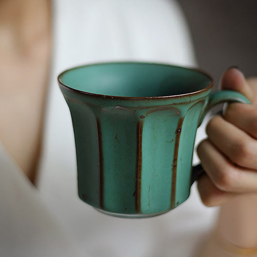 Taza de Cerámica Artesanal con Patrón Vertical - Image 3
