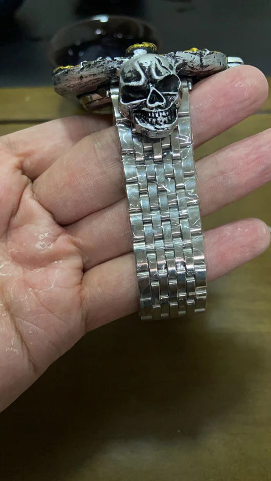 Reloj Electrónico Calavera con Correa de Resina Artesanal - Image 3