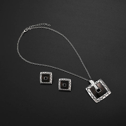Conjunto Retro Cuadrado: Collar y Aretes de Moda - Image 9